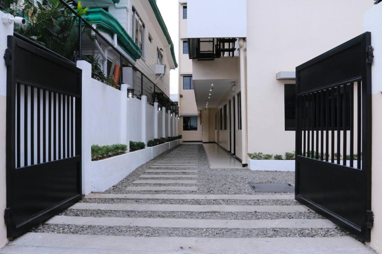 Global 88 Apartelle Cebu Esterno foto