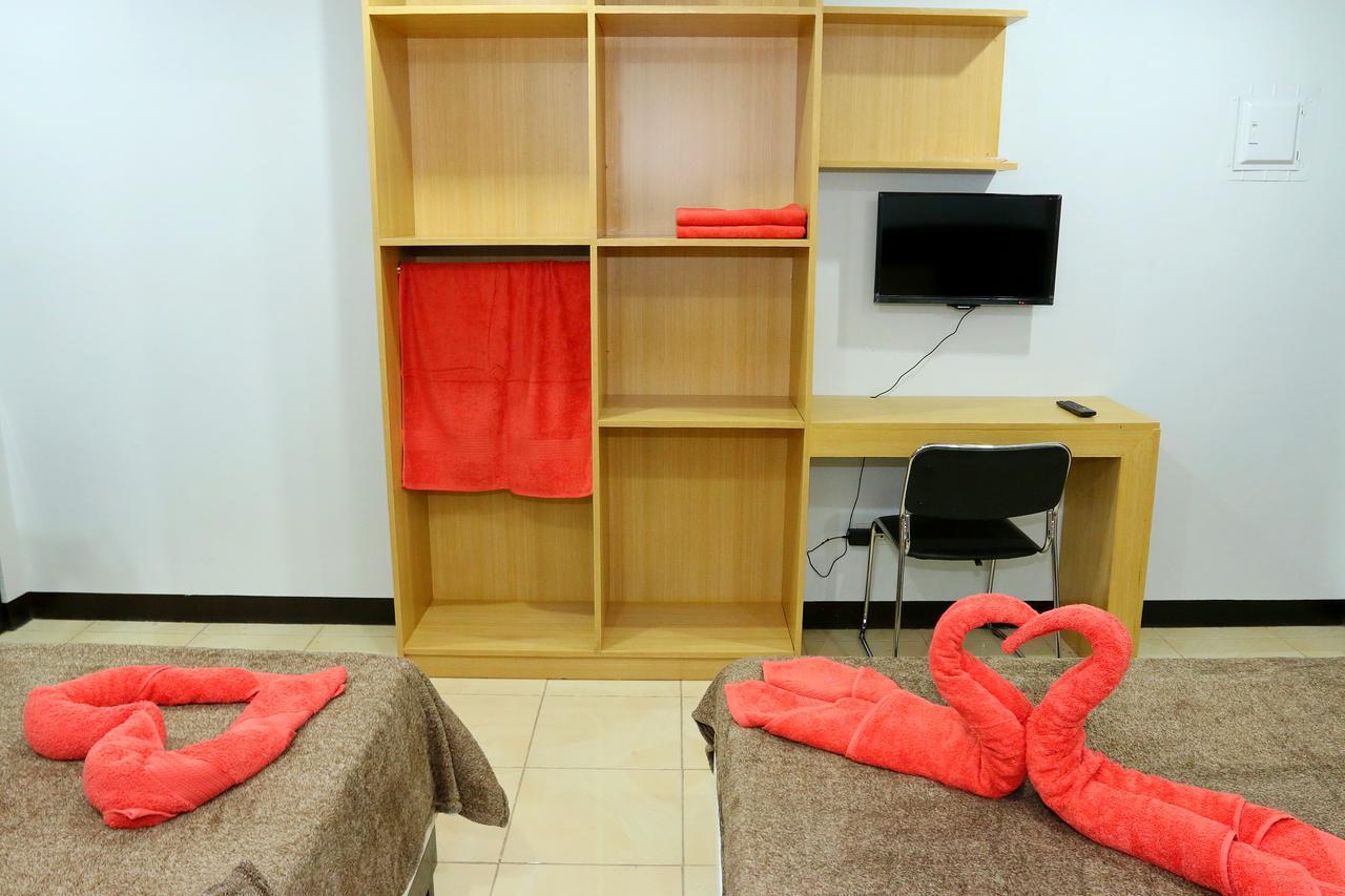 Global 88 Apartelle Cebu Esterno foto