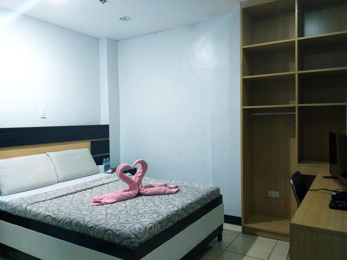 Global 88 Apartelle Cebu Esterno foto